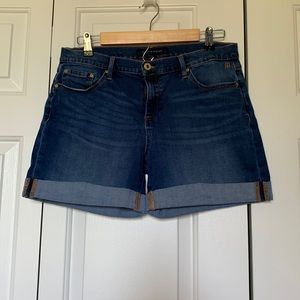 Tommy Hilfiger stretch Jean shorts size 10